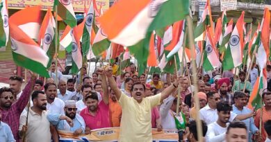 रुद्रपुर में निकली भारतीय सेना सम्मान तिरंगा यात्रा  सभी धर्मों के लोग हुए शामिल, पुष्प वर्षा का हुआ तिरंगा यात्रा का स्वागत 