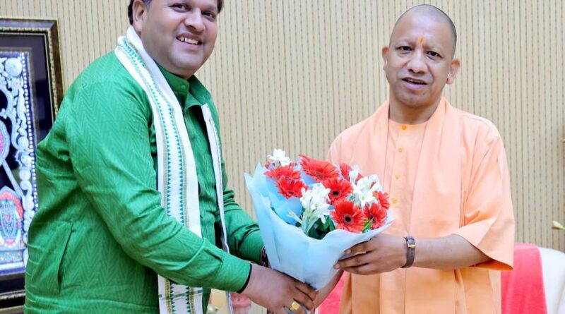 महापौर विकास शर्मा ने लखनऊ में सीएम योगी से की मुलाकात