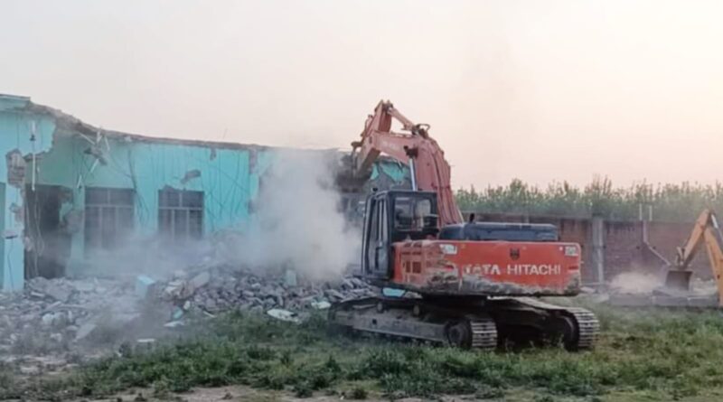 ऊधमसिंहनगर में अवैध मदरसे पर चला बुलडोजर। वीडियो में देखिए ध्वस्तीकरण की कार्यवाही