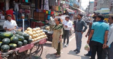गंदगी फैलाने पर नगर निगम ने पांच लोगों के काटे चालान।सड़क पर अतिक्रमण करने वालों को दी चेतावनी