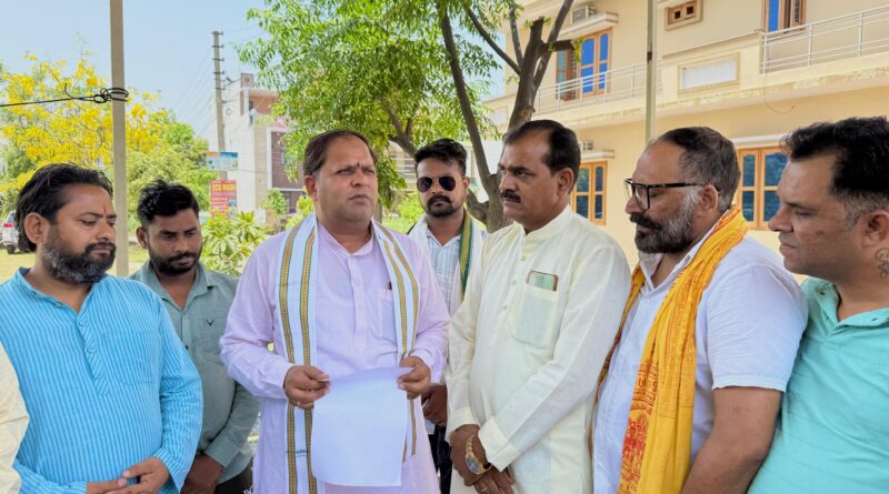 बिना लाईसेंस कारोबार करने वालों पर लगेगा जुर्मानाः मेयर।रूद्रपुर में अब नाम और धर्म छुपाकर काम नहीं कर पायेंगे बाहरी लोग