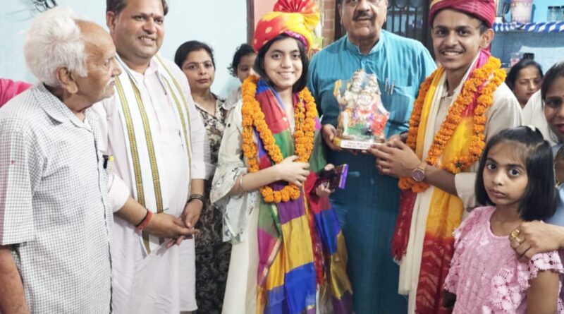पूर्व विधायक राजकुमार ठुकराल व महापौर विकास शर्मा ने टॉपर रूद्रप्रताप और कृतिका को किया सम्मानित