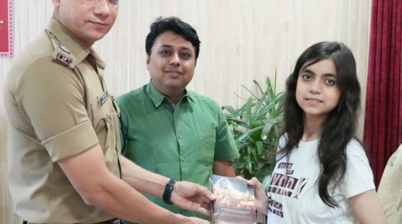 उत्तराखंड की सीबीएसई 12वीं परीक्षा टॉपर कृतिका मदान को जिलाधिकारी व एसएसपी ने दी बधाई