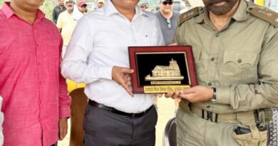 सन्नी पाजी फिर बार्डर टू में मचायेंगे धमाल।देहरादून के हल्दूवाला में सूटिंग शुरू।उत्तराखण्ड फिल्म विकास परिषद के मुख्य कार्यकारी अधिकारी बंशीधर तिवारी ने की मुलाकात 