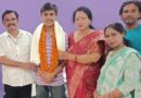 पूर्व पालिकाध्यक्ष मीना शर्मा ने हाईस्कूल में उत्तराखंड टापर रुद्रप्रताप सिंह को किया सम्मानित 