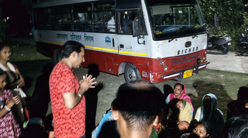 सड़क दुर्घटनाओं मैं हुई 2 मौतों से एकबार फिर गम की लहर।युवाओं की मेहनत से वाहन की हुई शिनाख्त,।समाजसेवी सुशील गाबा ने जताया शोक।रूद्रपुर में विगत शाम सड़क दुर्घटनाओ से शहर में गम का माहोल बन गया। 