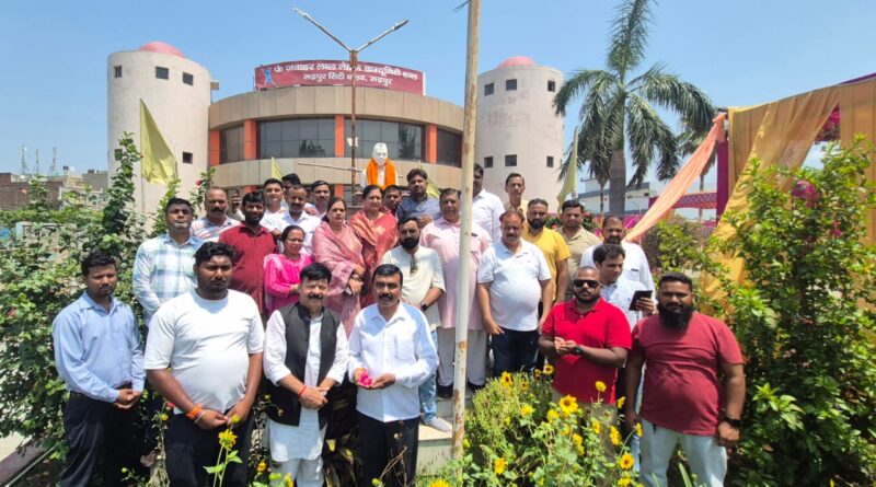 चाचा नेहरू की पुण्यतिथि पर कांग्रेसियों ने किया नमन।भारत देश के शिल्पियों में प्रथम स्थान पर रहे पंडित नेहरू के पदचिन्हो पर चलने का लिया संकल्प