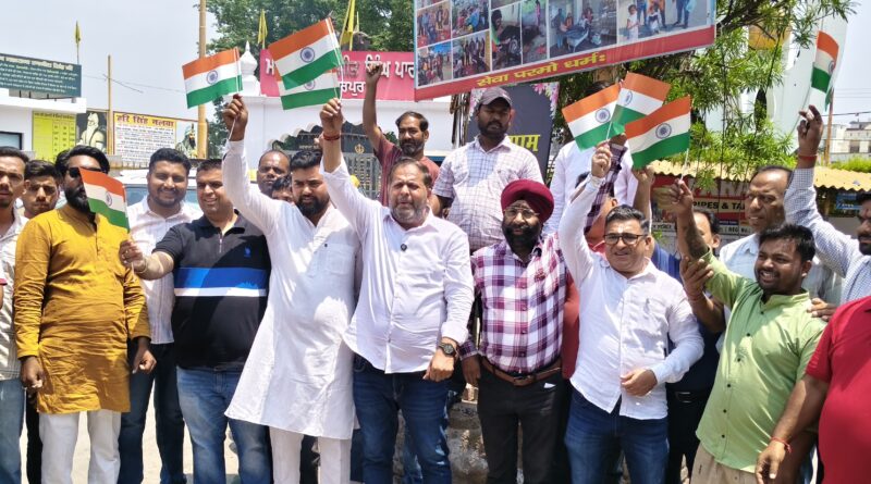 पाकिस्तान के खिलाफ सर्जिकल स्ट्राईक पर मनाया जश्न  भारत ने विश्व को कराया अपनी ताकत का अहसासः मेयर