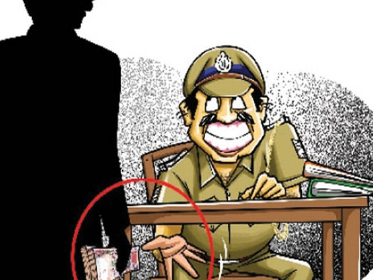 उत्तराखंड में घूसखोर चौकी इंचार्ज गिरफ्तार। एक लाख की रिश्वत लेते विजिलेंस ने दबोचा