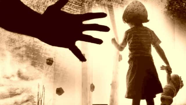 रुद्रपुर में चार वर्षीय मासूम को दरिंदें ने बनाया हवस का शिकार।नशे में घर में सो रही बच्ची के साथ 35 वर्षीय युवक ने किया घिनौना कृत्य   आरोपी हिरासत में, लोगों ने उठाई कड़ी कार्रवाई की मांग।