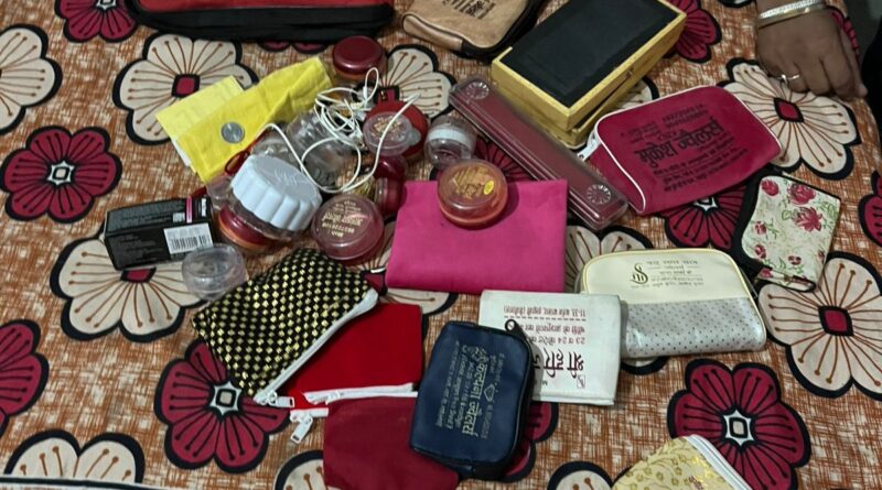 गांव गई महिला के घर चोरों का धाबा, ताला तोड़कर लाखों के जेवरात और नगदी चोरी 