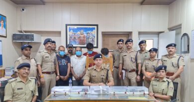 ऊधमसिंहनगर पुलिस ने किया करोड़ों की ठगी करने वाले शातिर गैंग का पर्दाफाश,चार गिरफ्तार।एसएसपी मणिकांत मिश्रा द्वारा ₹5000 का इनाम