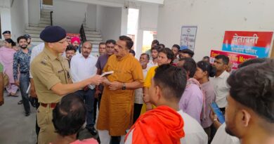 विवाहिता के हत्यारोपियों की गिरफ्तारी न होने पर एसएसपी कार्यालय पर किया प्रदर्शन   एसएसपी को ज्ञापन सौंपकर जताई नाराजगी 