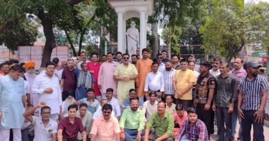 टीडीसी में भवनों के ध्वस्तीकरण में हुई ई-निविदा में घोटाले का आरोप लगा पूर्व विधायक ने दिया धरना 