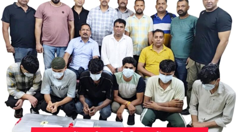 साइबर ठगीं करने वाले बड़े गैंग का खुलासा।एसटीएफ ने हल्द्वानी क्षेत्र से आधा दर्जन दबोचें।बड़ी संख्या में मोबाइल,लैपटॉप, सिमकार्ड,बैंक पासबुक व दस्तावेज बरामद