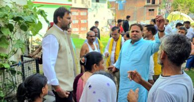 महापौर ने जगतपुरा में पैदल भ्रमण कर लिया समस्याओं का जायजा। चौपाल लगाकर सुनी लोगों की समस्याएं