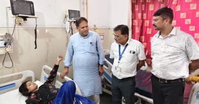 महापौर ने जिला अस्पताल पहुंचकर घायलों का जाना हाल