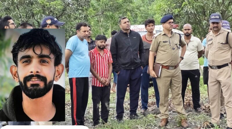 रुद्रपुर में कपड़ा करोबारी का की संदिग्धावस्था में मौत  पेड़ के नीचे लटका मिला शव  जमीन से टिके थे पैर, मृतक का भाई बोला हुई है हत्या 
