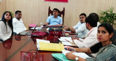 मेडिकल स्टोरों पर ड्रग्स निरीक्षक पुलिस के साथ करें छापेमारी, नितिन सिंह भदौरिया।डीएम ने बैठक में दिए निर्देश, अनियमिताएं मिलने पर दुकान सीज व लाइसेंस निरस्त करने के निर्देश 