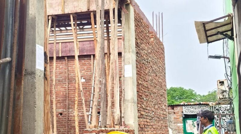 पहाड़गंज में अवैध धार्मिक स्थल प्ररकण।तो सिस्टम का करीबी बनकर आयूब कर रहा खेला! पुलिस का माना जाता है खबरीलाल।कई बार लगे हैं गंभीर आरोप, करोड़ों की सम्पत्ति का बन बैठा मालिक