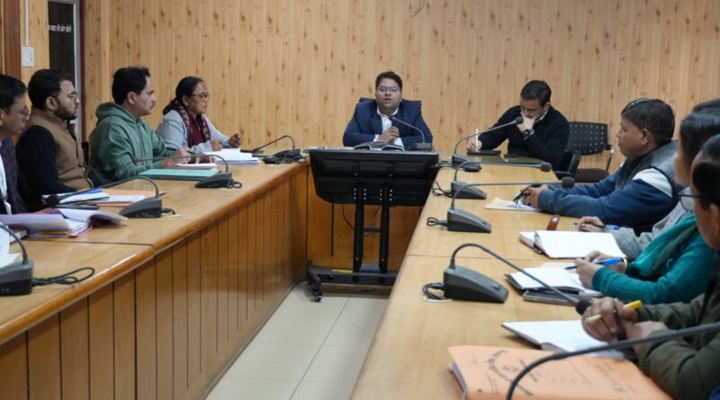 सभी घरों में  अनिवार्य रुप से बने हो सेप्टिक टैंक,मिश्रा।ठोस अपशिष्ट प्रबंधन पर नमामि गंगे उत्तराखंड के कार्यक्रम निदेशक विशाल मिश्रा ने की समीक्षा