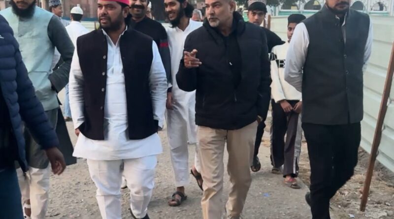 खेड़ा ईदगाह पहुंचे सपा नेता अरविंद यादव, लोगों से मुलाकात कर प्रशासन की कार्यवाही पर जताई नाराजगी। बोले समस्त तथ्यों की विस्तृत रिपोर्ट भेजी जायेगी हाईकमान अखिलेश के पास 