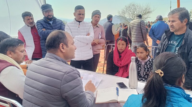 चम्पावत के राइकोटमहर एवं मल्ला बापरू में आयोजित जन जन की सरकार जन जन के द्वार कार्यक्रम में 1300 से अधिक नागरिक लाभान्वित।जिलाधिकारी मनीष कुमार के निर्देशन में ग्रामीण समस्याओं का त्वरित समाधान।