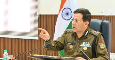 अब सतर्कता विभाग तैयार करेंगे भ्रष्टाचार में डूबें पुलिसकर्मियों की कुंडली।बिगड़ती कानून-व्यवस्था के बीच हाई-लेवल बैठक में डीजीपी ने दी अनुमति।कई चौकी इंचार्ज सस्पेंड,सीओं लेबल के अधिकारी करेंगे जांच।काशीपुर के किसान सुखवंत के साथ हुई लैंड फ्रॉड की जांच भी सीओं के हवाले अब सतर्कता विभाग तैयार करेंगे भ्रष्टाचार में डूबें पुलिसकर्मियों की कुंडली।बिगड़ती कानून-व्यवस्था के बीच हाई-लेवल बैठक में डीजीपी ने दी अनुमति।कई चौकी इंचार्ज सस्पेंड,सीओं लेबल के अधिकारी करेंगे जांच।काशीपुर के किसान सुखवंत के साथ हुई लैंड फ्रॉड की जांच भी सीओं के हवाले