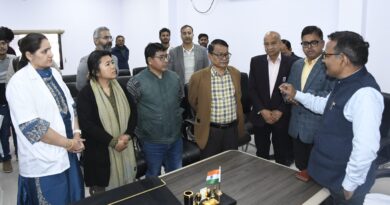 स्वस्थ पत्रकार, सशक्त लोकतंत्र की पहचान।हल्द्वानी मीडिया सेंटर में मीडिया कर्मियों हेतु लगाया गया निशुल्क स्वास्थ्य कैंप।100 से अधिक लोगों द्वारा स्वास्थ्य कैम्प का लाभ लिया गया,अनेकों प्रकार की जांच निशुल्क की गई*  पत्रकारों के लिए सरकार की संवेदनशील पहल बनी प्रेरणादायक उदाहरण