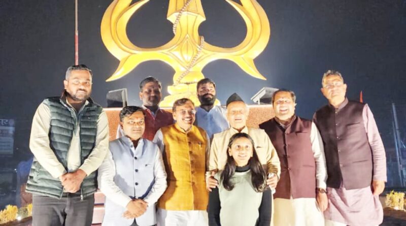 कोश्यारी ने ‘त्रिशूल चौक’ की भव्यता देख महापौर की पीठ थपथपाई।बोले यह ऐतिहासिक कार्य कर रुद्रपुर का गौरव बढ़ाया 