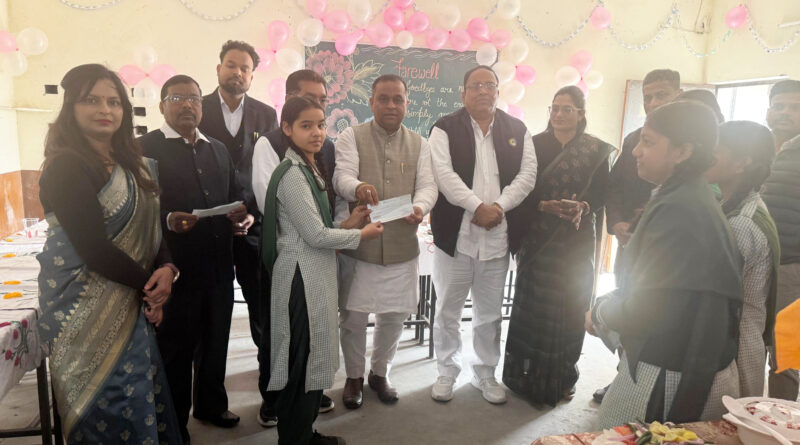 शिक्षा के क्षेत्र में नए आयाम स्थापित कर रहे छात्र,चुघ।खेड़ा के सुपर इंटर कालेज में कक्षा 12 के छात्र-छात्राओं का विदाई समारोह आयोजित 