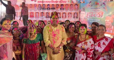 नगर निगम में जमकर उड़ा अबीर गुलाल।महापौर ने अधिकारियों, कर्मचारियों पार्षदों संग खेली होली