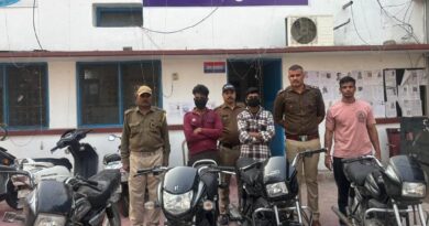 वाहन चोरों पर पुलिस का शिकंजा,रुद्रपुर पुलिस ने 04 बाइकों के साथ दो आरोपी दबोचें।जनता की सतर्कता और पुलिस की तत्परता से दो शातिर वाहन चोर दबोचे गए।