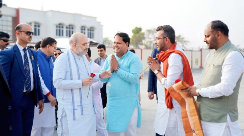 महापौर विकास शर्मा ने केन्द्रीय गृह मंत्री का किया स्वागत।नरेन्द्र मोदी और अमित शाह के मार्गदर्शन में 2027 में फिर खिलेगा कमलः विकास शर्मा 