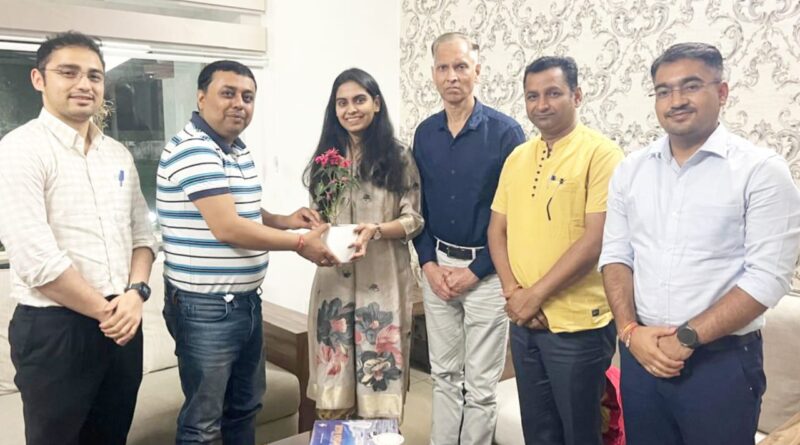 यूपीएससी में किच्छा की शांभवी तिवारी ने 46वीं रैंक हासिल कर बढ़ाया जिले का गौरव।  डीएम समेत अन्य अधिकारियों ने दी बधाई 