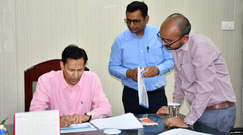 रुद्रपुर पहुंचे मंडलायुक्त ने डीडीए, निर्माणाधीन भवन और हाई-वे चौड़ीकरण का किया निरीक्षण।निरीक्षण के दौरान डीडीए की कार्यप्रणाली, लंबित प्रकरणों और विकास कार्यों की समीक्षा