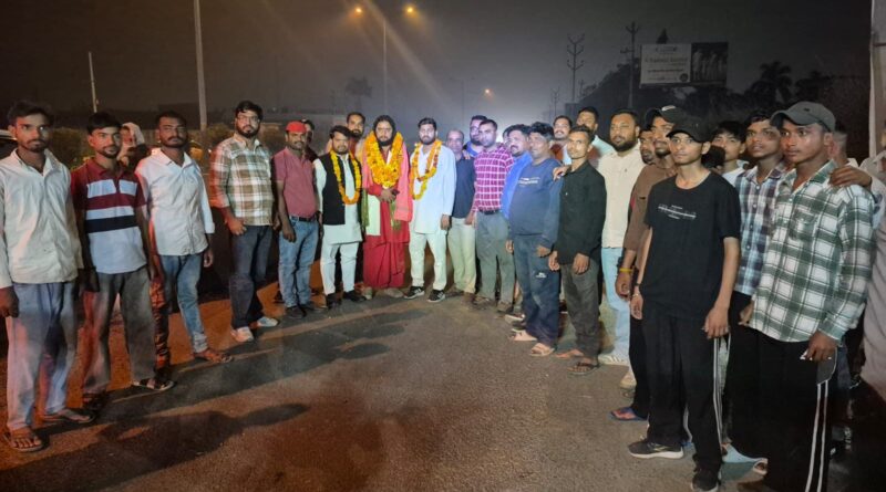 रुद्रपुर पहुंचे सपा के कार्यकारी प्रदेश अध्यक्ष महन्त शुभम गिरीं एव राष्ट्रीय महासचिव अरविंद यादव का यूथ ब्रिगेड ने किया स्वागत 