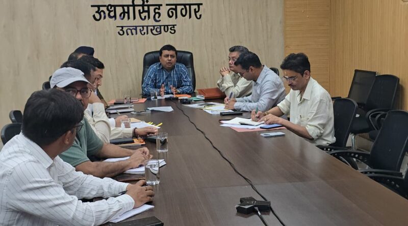 घरेलू गैस की कालाबजारी,भण्डारण,निफलिंग करने वालों के खिलाफ होगी कड़ी कार्यवाही, डीएम।जिलाधिकारी भदौरिया ने जिला सभागार में ईधन गैस सम्बन्धित बैठक में अधिकारियों को दिए निर्देश