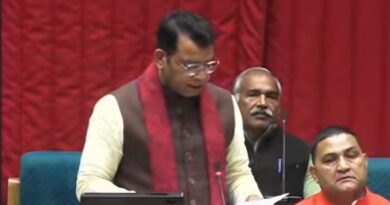 उत्तराखंड विधानसभा में विधायक शिव ने विधानसभा में जनसंख्या नियंत्रण कानून की मांग उठाई।बोले हम पांच हमारे 25 के प्रवृत्ति से बिगड़ रही प्रदेश की भौगोलिक स्थिति।तीन से ज्यादा बच्चों वाले परिवार को सभी सरकारी सुविधाएं न दी जाएं