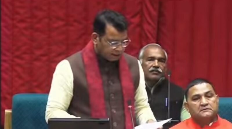 उत्तराखंड विधानसभा में विधायक शिव ने विधानसभा में जनसंख्या नियंत्रण कानून की मांग उठाई।बोले हम पांच हमारे 25 के प्रवृत्ति से बिगड़ रही प्रदेश की भौगोलिक स्थिति।तीन से ज्यादा बच्चों वाले परिवार को सभी सरकारी सुविधाएं न दी जाएं