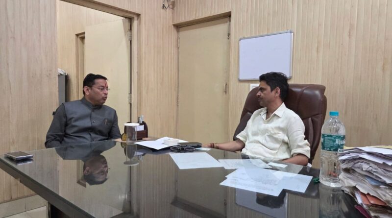 गैस किल्लत को लेकर डीएसओ से मिले भाजपा नेता अमित नारंग 