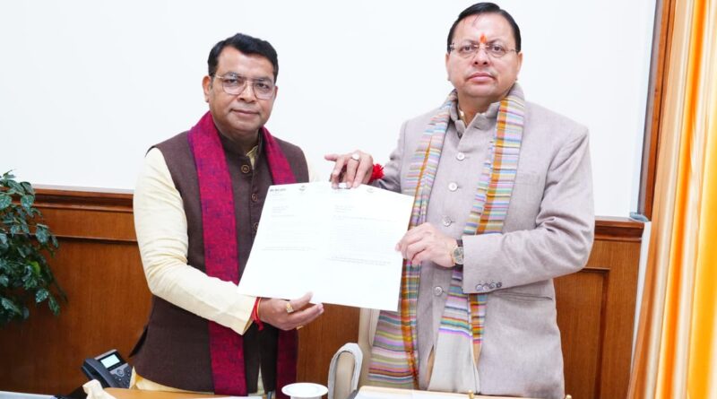 विधायक शिव अरोरा ने मुख्यमंत्री पुष्कर सिंह धामी को पत्र सौंपकर जिला अस्पताल का निर्माण त्रिशूल चौक के पास किये जाने की रखी मांग