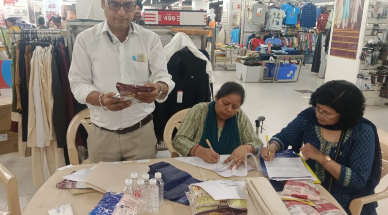 ऊधमसिहनगर में नवरात्र से पहले खाद्य प्रतिष्ठानों पर खाद्य विभाग की छापेमारी।चारों जगहों से भरे सैम्पल,दुकानदारों में मचा हड़कंप