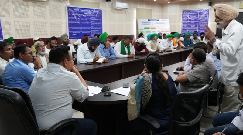 ऊधमसिंहनगर में गेंहू खरीद के लिए खुलेंगे 108 केंद्र।एसडीएम ने कलेक्ट्रेट में गेंहू खरीद की तैयारियों को लेकर की बैठक।