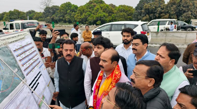 सड़कों के निर्माण कार्यों में लाए तेजी, लापरवाही करने वाले ठेकेदारों को करें ब्लैकलिस्टेड, टम्टा।सड़क परिवहन एवं राजमार्ग राज्य मंत्री ने जिला सभागार में सड़क महकमों के अधिकारियों के साथ गहनता से की समीक्षा