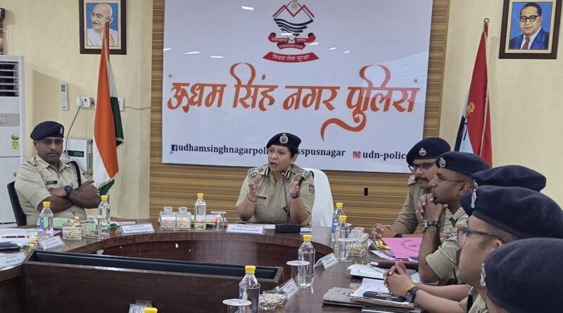 आईजी रिद्धिम अग्रवाल ने पुलिस लाइन रुद्रपुर में कुमायूँ परिक्षेत्र के समस्त जनपद प्रभारियों के साथ परिक्षेत्रीय मासिक गोष्ठी का किया आयोजन 
