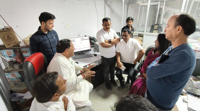 गैस वितरण में अव्यवस्था पर मेयर का चढ़ा पारा।ठेकेदार को सिखाया सबक, शिकायत के बाद पुलिस ने हिरासत में लिया