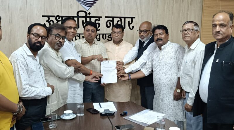 बंगाली समाज के साथ डीएम से मिले विधायक।रुद्रपुर में बंग भवन के लिए चयनित भूमि हस्तांतरण की मांग