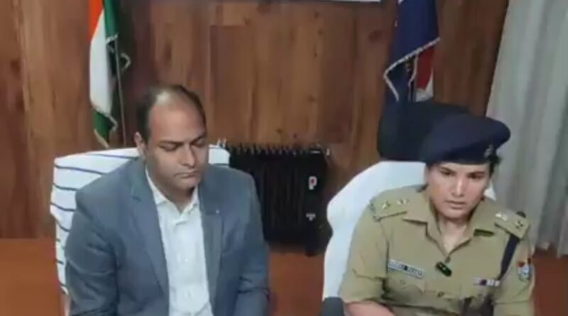 चंपावत दुष्कर्म प्रकरण में पुलिस की जांच में साजिश का खुलासा।बदले की भावना में नाबालिग को बहला-फुसलाकर रचा गया सुनियोजित षड्यंत्र।वैज्ञानिक एवं तकनीकी जांच से खुली साजिश की परतें।महिला/बाल सुरक्षा के प्रति जीरो टॉलरेंस, झूठे आरोपों पर भी होगी कठोर कार्रवाई
