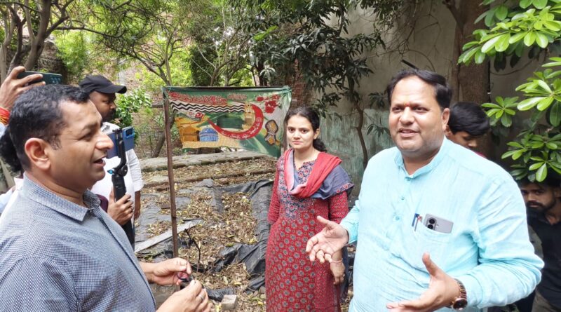 सरकारी जमीन पर ‘अवैध मजार’ का खेल बेनकाब।महापौर के औचक निरीक्षण में खुला लैंडजिहाद का राज।खेड़ा में घर पर बनाई गई अवैध मजार सील ।भू-माफिया के खिलाफ अब ध्वस्तीकरण की तैयारी